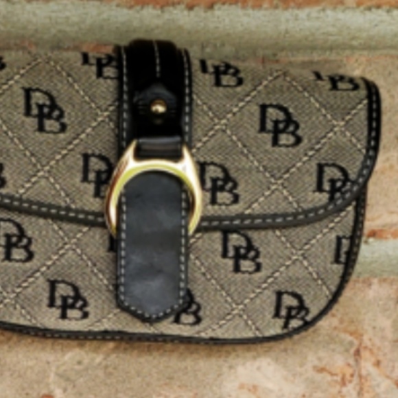 D and B Signature Monogram Canvas Flap Black Wrist - Picture 4 of 8